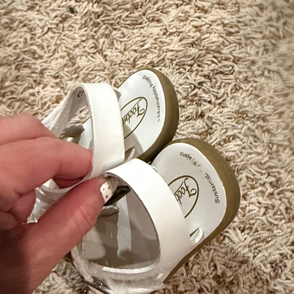 Footmates white sandals, size 7 - Picture 4 of 5